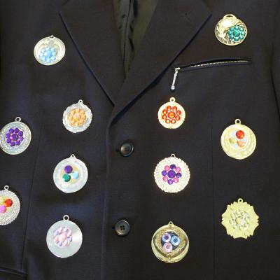 VESTE-MÉDAILLES